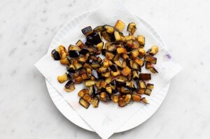 Preparazione Petto di pollo alla norma - Fase 3