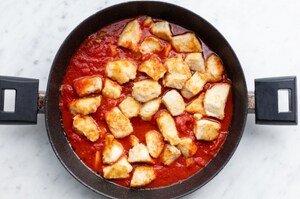 Preparazione Petto di pollo alla norma - Fase 5