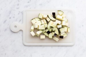 Preparazione Petto di pollo alla norma - Fase 2