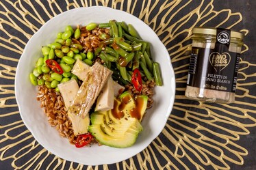 Bowl di farro, tonno e avocado