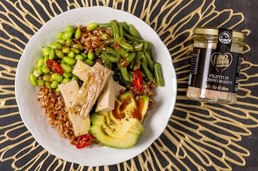 Bowl di farro, tonno e avocado