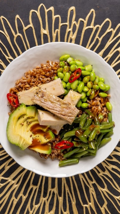 Bowl di farro, tonno e avocado