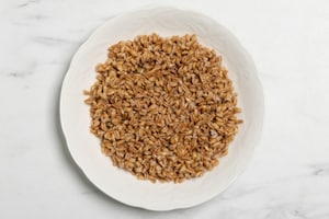 Preparazione Bowl di farro, tonno e avocado - Fase 2