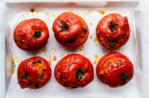 Preparazione Pomodori ripieni di cous cous - Fase 6