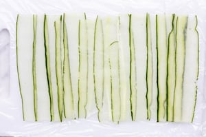 Preparazione Rolls di cetriolo - Fase 3