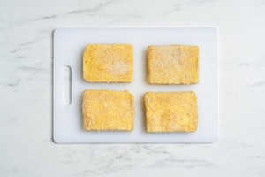 Preparazione Saganaki (feta fritta) - Fase 1