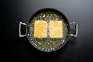 Preparazione Saganaki (feta fritta) - Fase 2