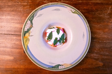 Anguria piccante, salsa teriyaki, spuma di latte e cipolla in agrodolce