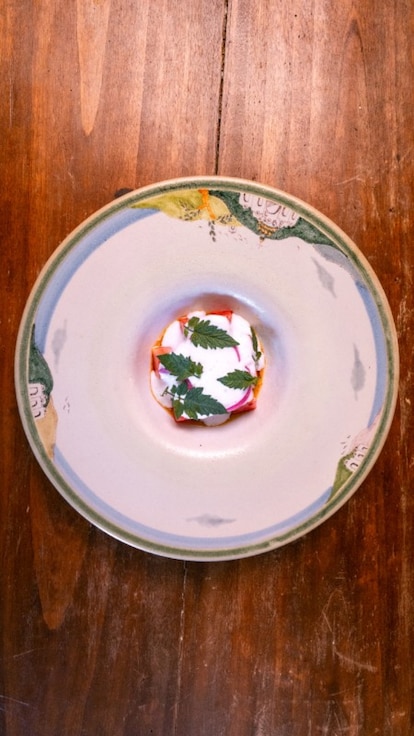 Anguria piccante, salsa teriyaki, spuma di latte e cipolla in agrodolce