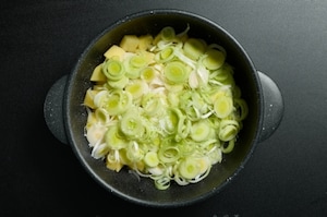 Preparazione Vellutata di porri e patate - Fase 2