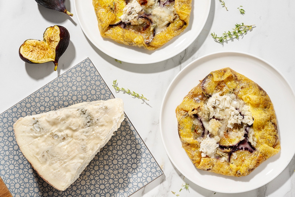 Galette di carta di riso con fichi e gorgonzola Galette di carta di riso con fichi e gorgonzola