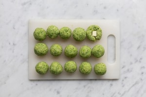 Preparazione Polpette di broccoli filanti - Fase 3