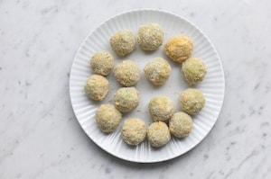 Preparazione Polpette di broccoli filanti - Fase 4