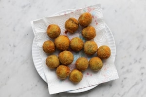 Preparazione Polpette di broccoli filanti - Fase 4