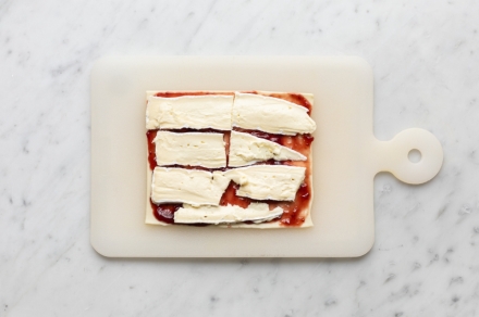Preparazione Rose di pasta sfoglia - Fase 2 Preparazione Rose di pasta sfoglia - Fase 2