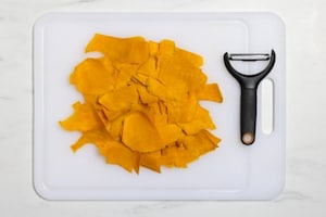 Preparazione Torta salata di petali di zucca - Fase 1