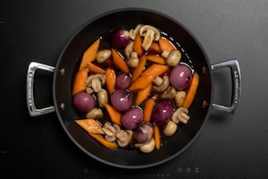 Preparazione Boeuf bourguignon vegano - Fase 2