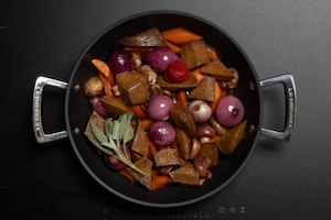 Preparazione Boeuf bourguignon vegano - Fase 3