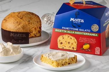 Burro montato con acciughe e origano