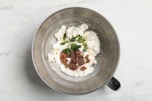 Preparazione Burro montato con acciughe e origano - Fase 2