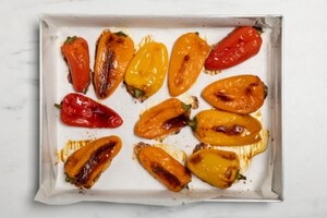 Preparazione Chutney di cipolle e peperoncini arrosto - Fase 1