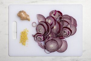 Preparazione Chutney di cipolle e peperoncini arrosto - Fase 2