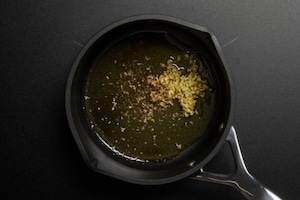 Preparazione Chutney di cipolle e peperoncini arrosto - Fase 2