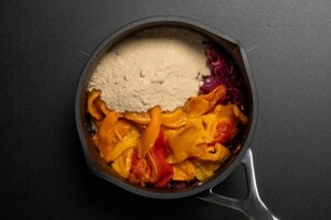 Preparazione Chutney di cipolle e peperoncini arrosto - Fase 4