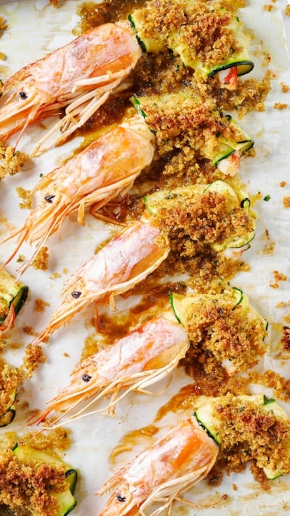 Questi involtini di zucchine con i gamberi sono l'antipasto delle Feste che stavate cercando!