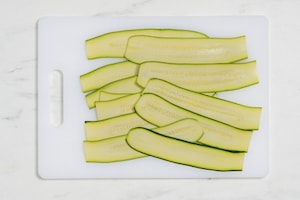 Preparazione Involtini di zucchine con gamberi - Fase 1