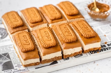 Lotus cheesecake bars