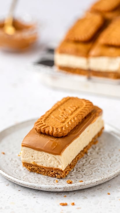 Lotus cheesecake bars