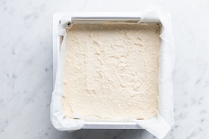 Preparazione Lotus cheesecake bars - Fase 4