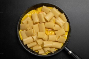 Preparazione Paccheri con crema di zafferano e gamberi - Fase 3