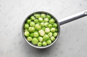 Preparazione Cavoletti di Bruxelles bolliti - Fase 1