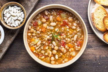 Zuppa di legumi e cereali