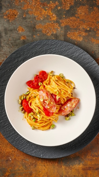 Spaghetti con gamberi e pistacchi