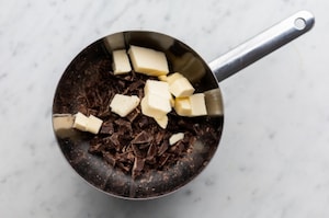 Preparazione Torta al cioccolato con cuore morbido - Fase 1