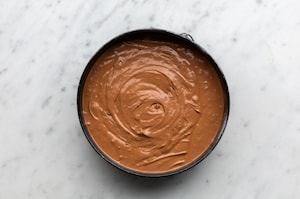 Preparazione Torta al cioccolato con cuore morbido - Fase 3