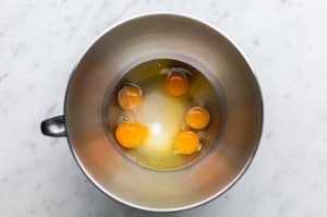 Preparazione Torta al cioccolato con cuore morbido - Fase 2