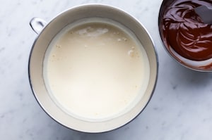 Preparazione Torta al cioccolato con cuore morbido - Fase 2