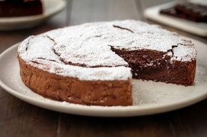 Preparazione Torta al cioccolato con cuore morbido - Fase 4