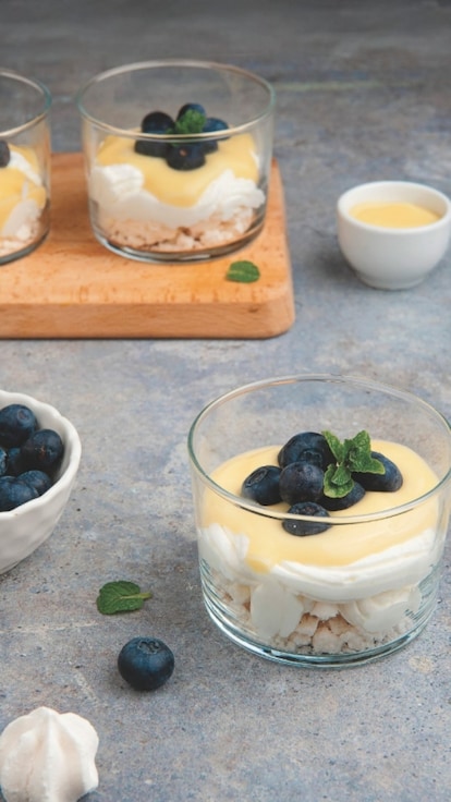 Coppe di mirtilli al lemon curd