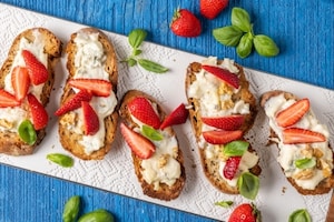 Preparazione Crostoni con fragole e gorgonzola - Fase 3