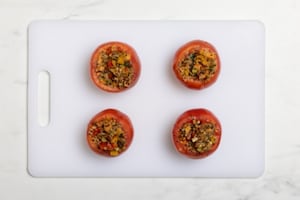 Preparazione Pomodori ripieni freddi - Fase 5