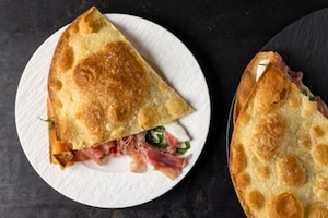 Preparazione Schiacciata croccante senza lievito - Fase 5