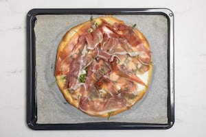 Preparazione Schiacciata croccante senza lievito - Fase 4