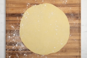 Preparazione Schiacciata croccante senza lievito - Fase 2