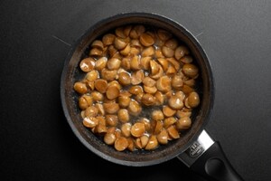 Preparazione Tiramisù nell'uovo di Pasqua - Fase 1