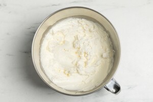 Preparazione Tiramisù nell'uovo di Pasqua - Fase 2